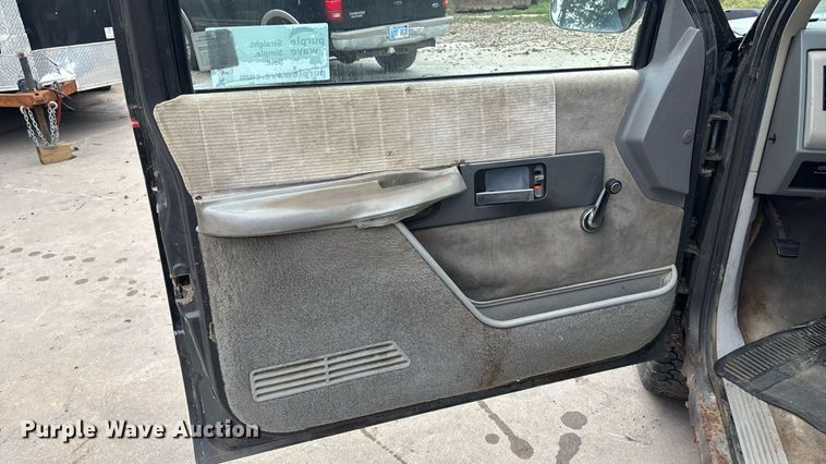 image for item EE3954 1991 Chevrolet K 2500 pickup truck