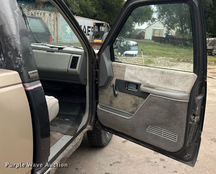 image for item EE3954 1991 Chevrolet K 2500 pickup truck