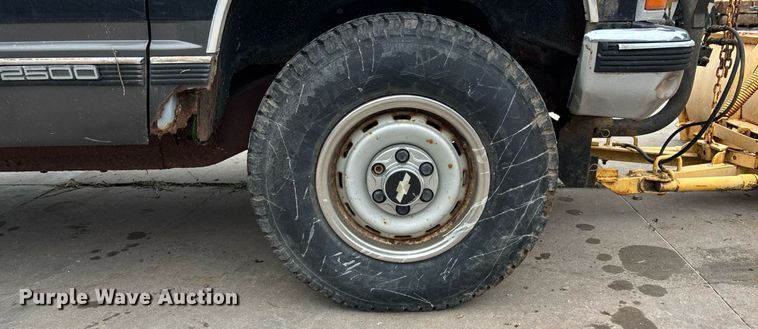 image for item EE3954 1991 Chevrolet K 2500 pickup truck