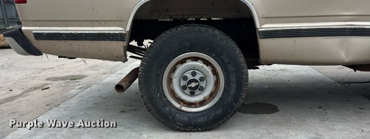 image for item EE3954 1991 Chevrolet K 2500 pickup truck