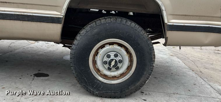 image for item EE3954 1991 Chevrolet K 2500 pickup truck