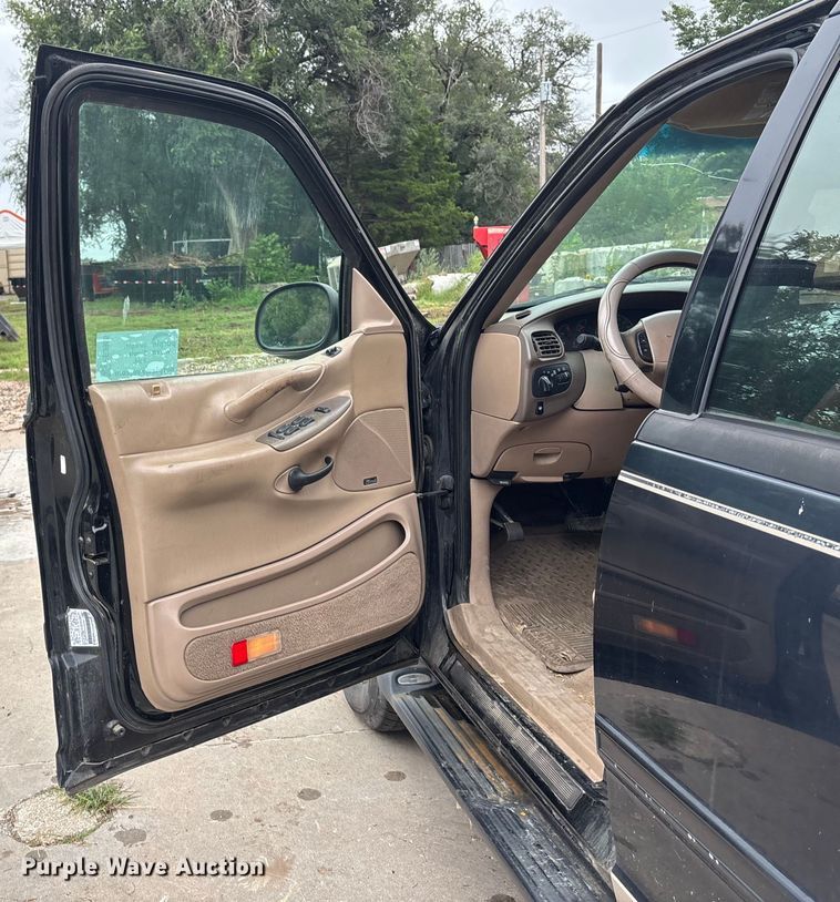 image for item EE3955 1997 Ford Expedition SUV
