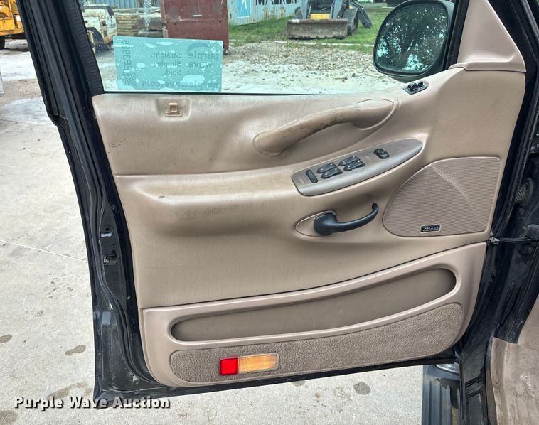 image for item EE3955 1997 Ford Expedition SUV