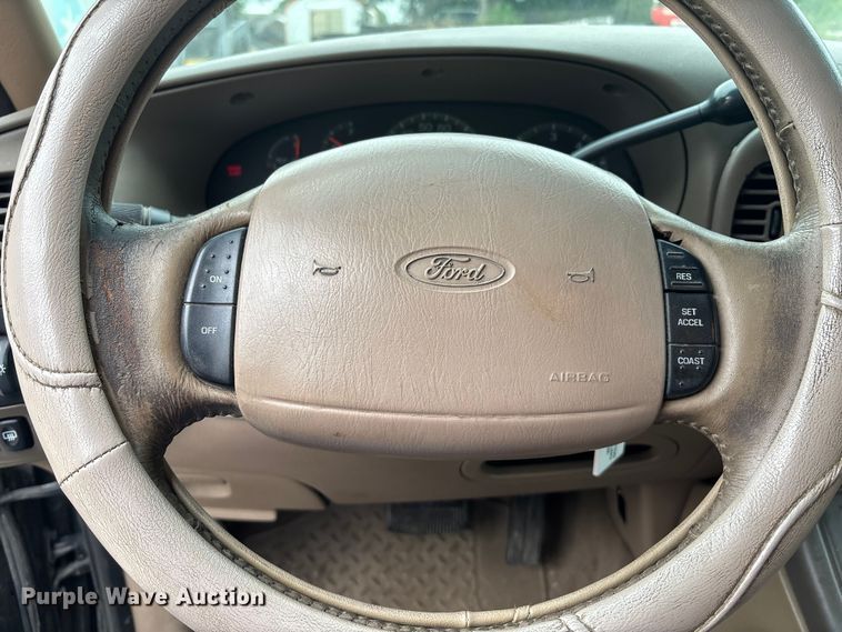 image for item EE3955 1997 Ford Expedition SUV