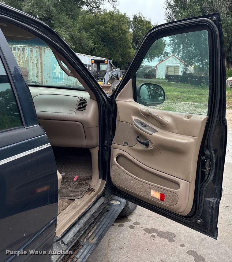 image for item EE3955 1997 Ford Expedition SUV