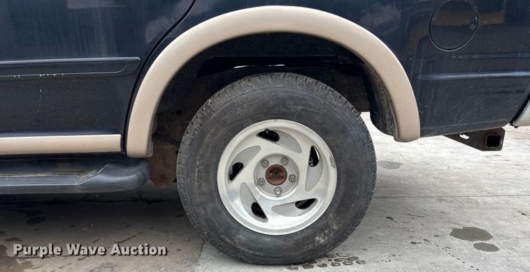 image for item EE3955 1997 Ford Expedition SUV