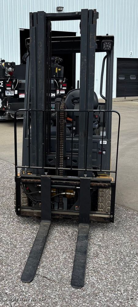 MONTACARGAS ELéCTRICO CATERPILLAR 2ET3000