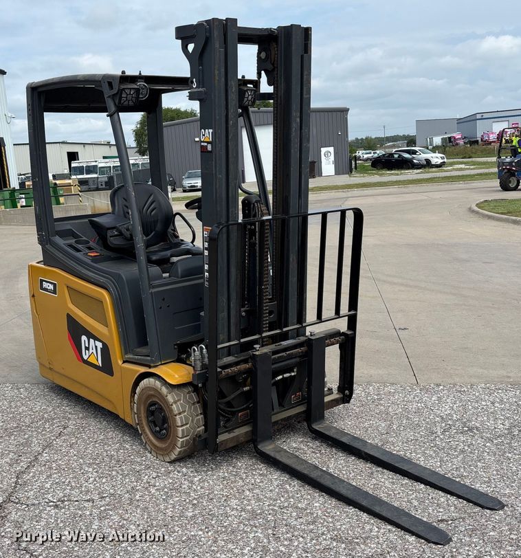 MONTACARGAS ELéCTRICO CATERPILLAR 2ET3000