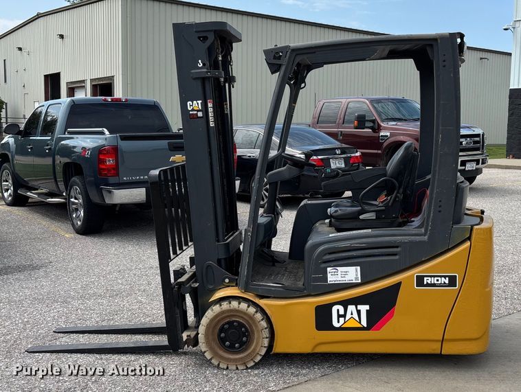image for item EE3993 Caterpillar 2ET3000 forklift