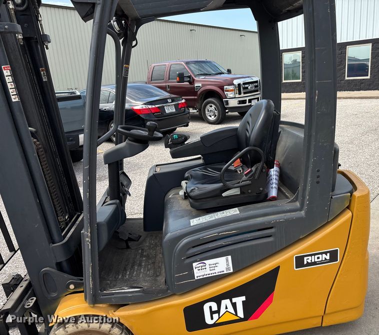 image for item EE3993 Caterpillar 2ET3000 forklift