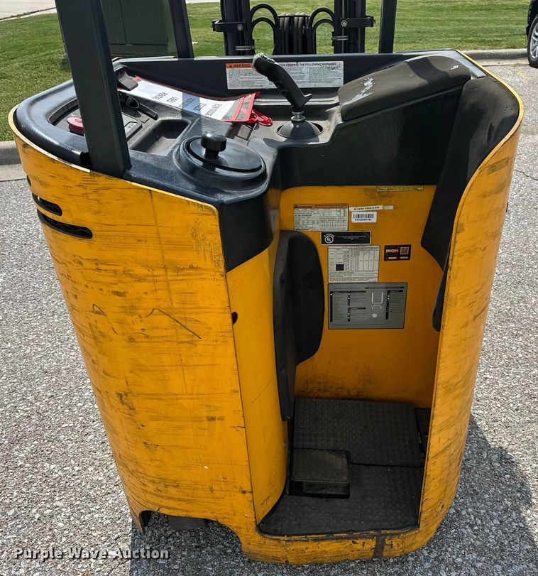 image for item EE3995 Jungheinrich ETG235 forklift