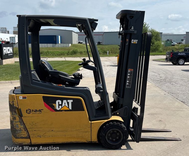 MONTACARGAS ELéCTRICO CATERPILLAR 2ET3500