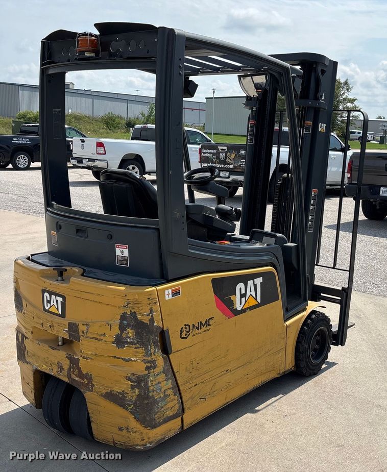 MONTACARGAS ELéCTRICO CATERPILLAR 2ET3500
