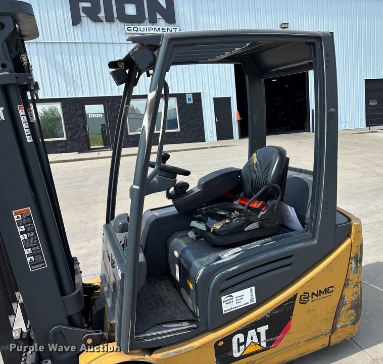 image for item EE3996 Caterpillar 2ET3500 forklift