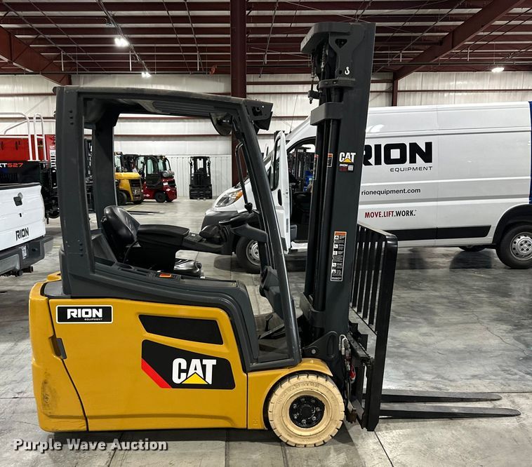 MONTACARGAS ELéCTRICO CATERPILLAR 2ET3000