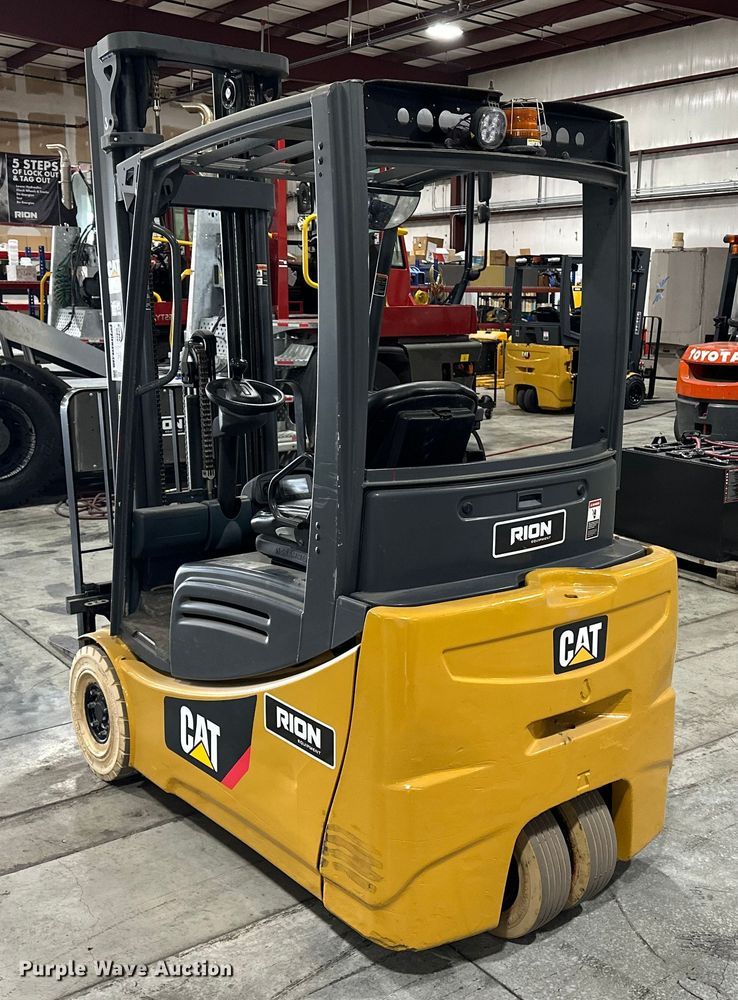image for item EE3997 Caterpillar 2ET3000 forklift