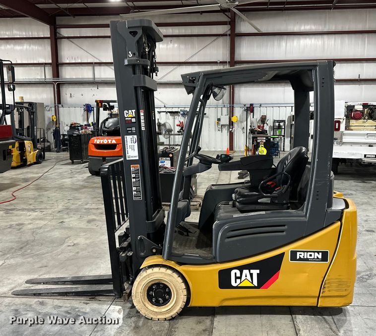 image for item EE3997 Caterpillar 2ET3000 forklift