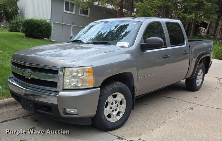 image for item EF3794 2007 Chevrolet Silverado 1500 Crew Cab pickup truck