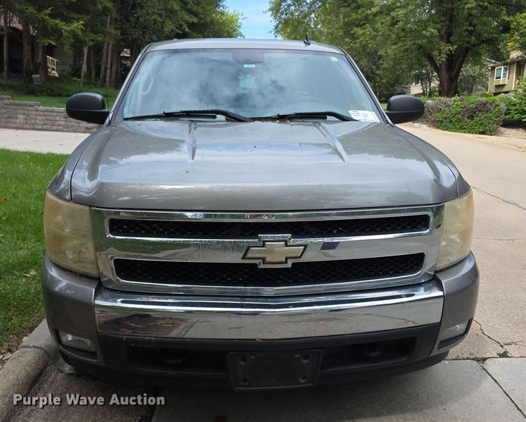 image for item EF3794 2007 Chevrolet Silverado 1500 Crew Cab pickup truck