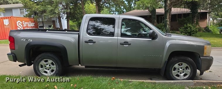 image for item EF3794 2007 Chevrolet Silverado 1500 Crew Cab pickup truck