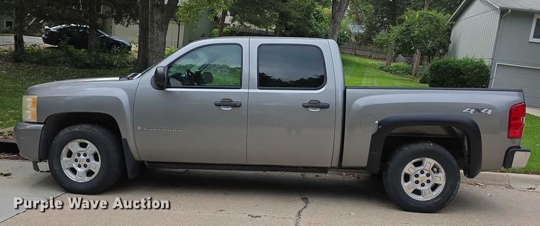 image for item EF3794 2007 Chevrolet Silverado 1500 Crew Cab pickup truck