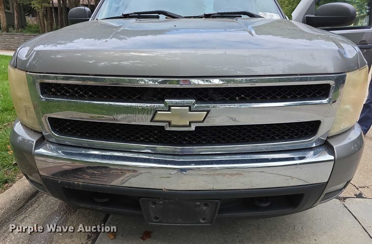 image for item EF3794 2007 Chevrolet Silverado 1500 Crew Cab pickup truck