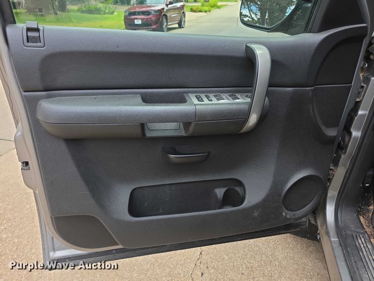 image for item EF3794 2007 Chevrolet Silverado 1500 Crew Cab pickup truck