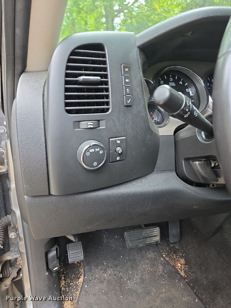 image for item EF3794 2007 Chevrolet Silverado 1500 Crew Cab pickup truck