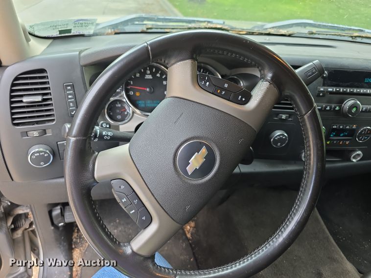 image for item EF3794 2007 Chevrolet Silverado 1500 Crew Cab pickup truck