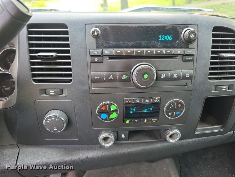 image for item EF3794 2007 Chevrolet Silverado 1500 Crew Cab pickup truck