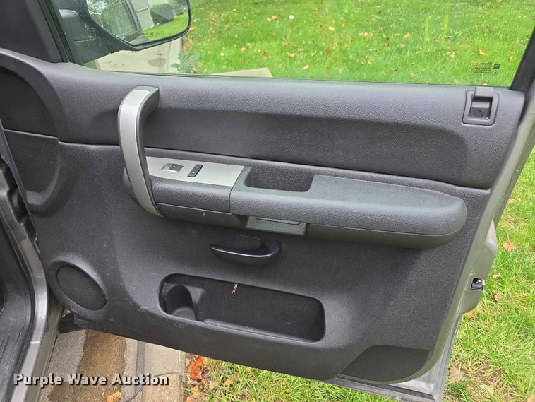 image for item EF3794 2007 Chevrolet Silverado 1500 Crew Cab pickup truck