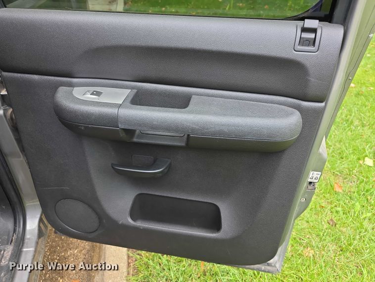 image for item EF3794 2007 Chevrolet Silverado 1500 Crew Cab pickup truck