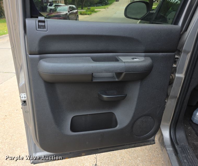 image for item EF3794 2007 Chevrolet Silverado 1500 Crew Cab pickup truck