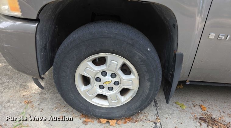 image for item EF3794 2007 Chevrolet Silverado 1500 Crew Cab pickup truck