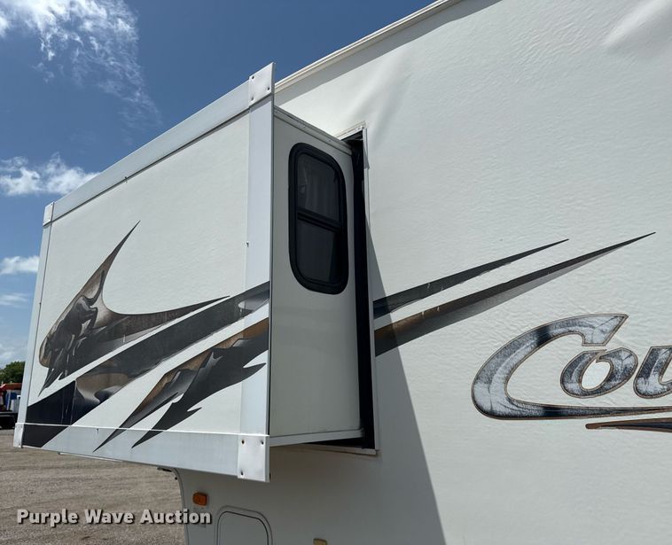 image for item EG5986 2008 Keystone Cougar camper