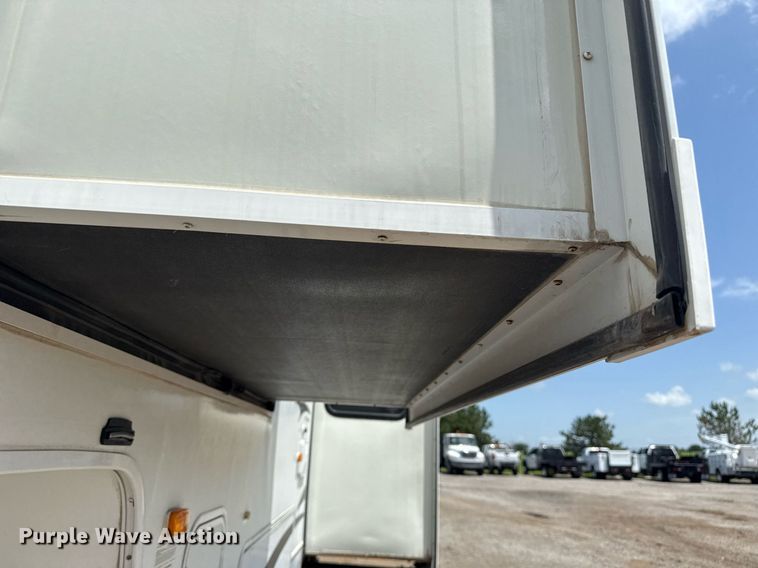 image for item EG5986 2008 Keystone Cougar camper