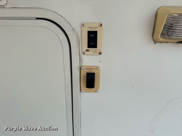 image for item EG5986 2008 Keystone Cougar camper