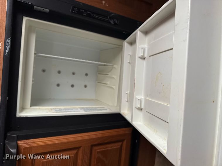 image for item EG5986 2008 Keystone Cougar camper