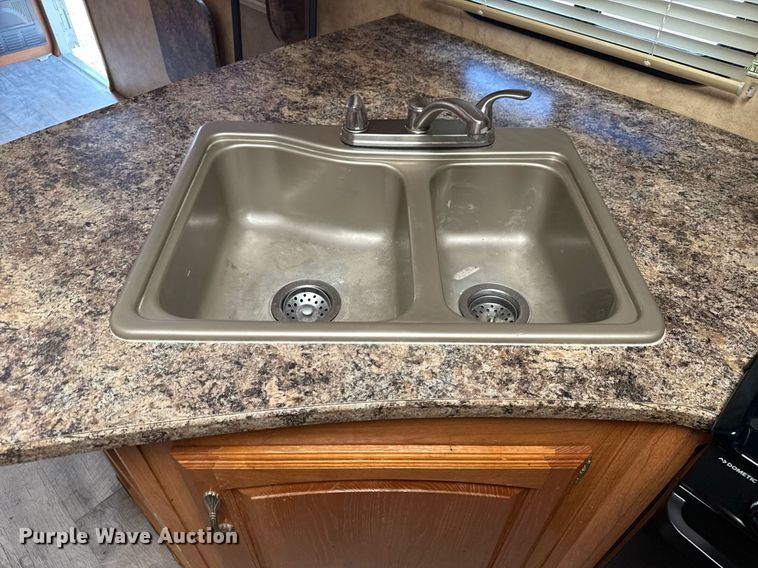 image for item EG5986 2008 Keystone Cougar camper