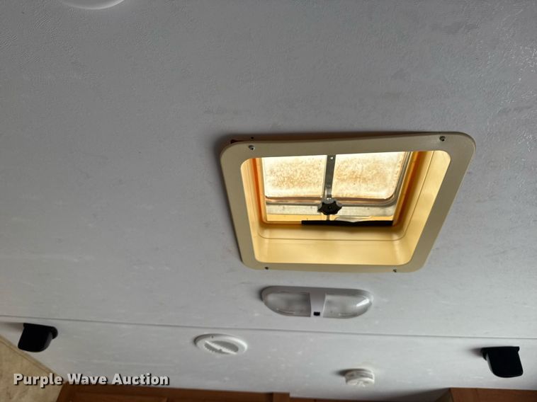 image for item EG5986 2008 Keystone Cougar camper