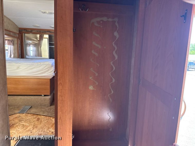 image for item EG5986 2008 Keystone Cougar camper