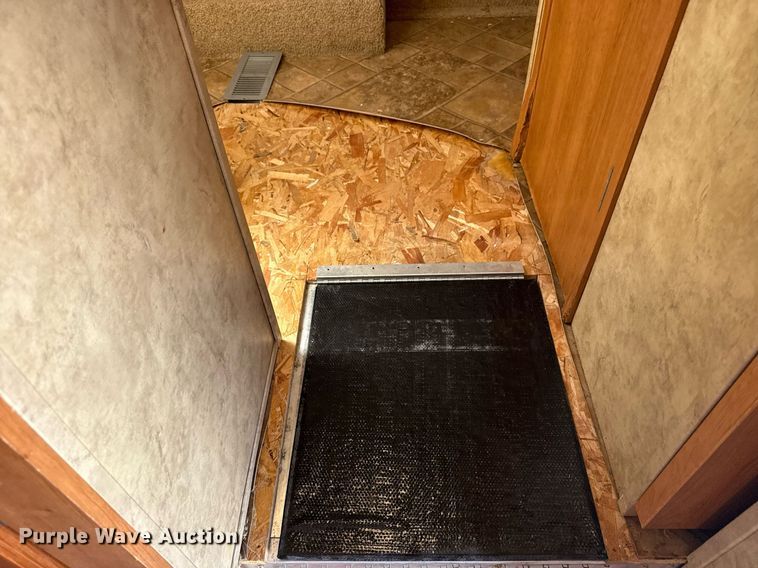 image for item EG5986 2008 Keystone Cougar camper