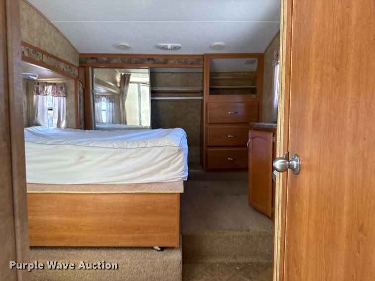 image for item EG5986 2008 Keystone Cougar camper