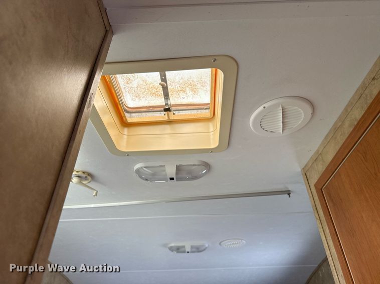 image for item EG5986 2008 Keystone Cougar camper