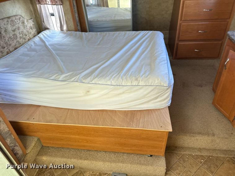 image for item EG5986 2008 Keystone Cougar camper