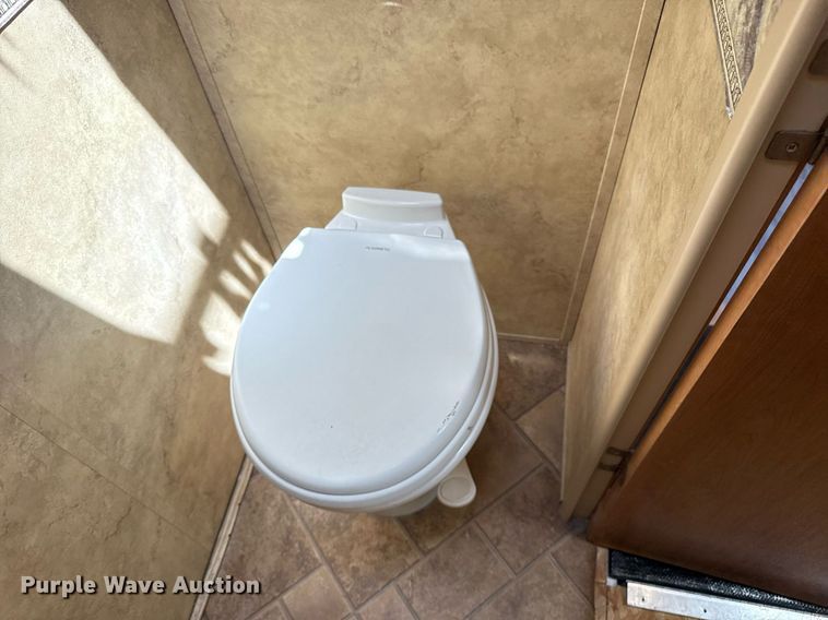 image for item EG5986 2008 Keystone Cougar camper