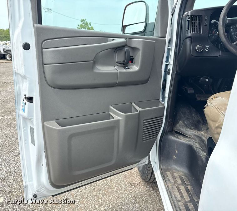 image for item EG6028 2015 Chevrolet Express 3500 van