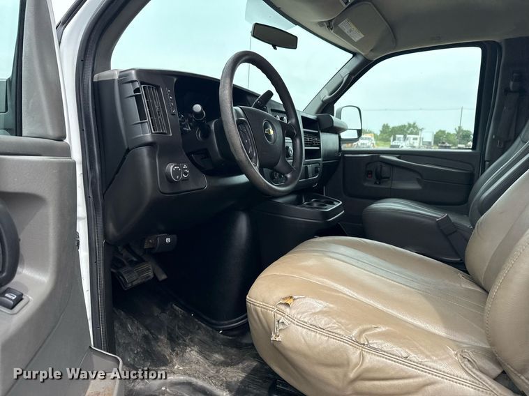 image for item EG6028 2015 Chevrolet Express 3500 van