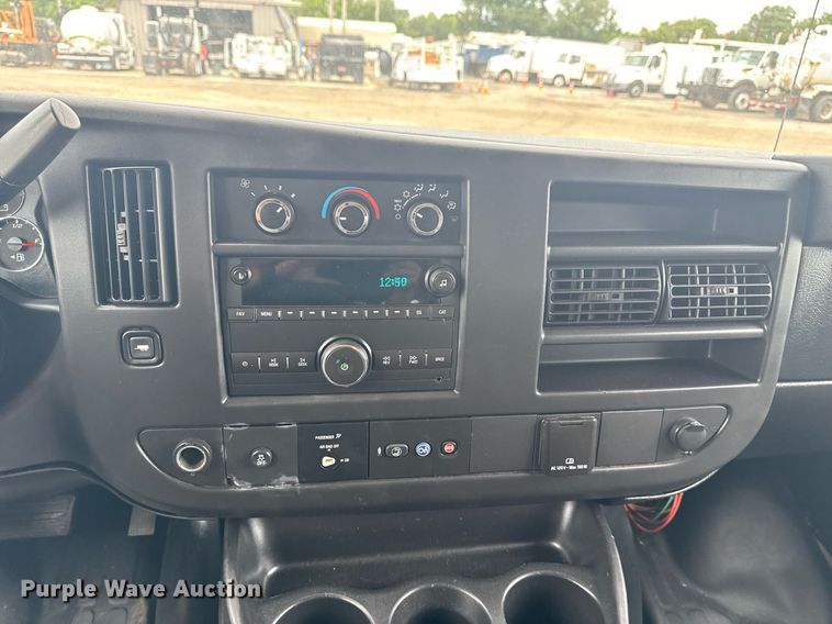 image for item EG6028 2015 Chevrolet Express 3500 van