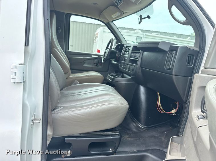 image for item EG6028 2015 Chevrolet Express 3500 van